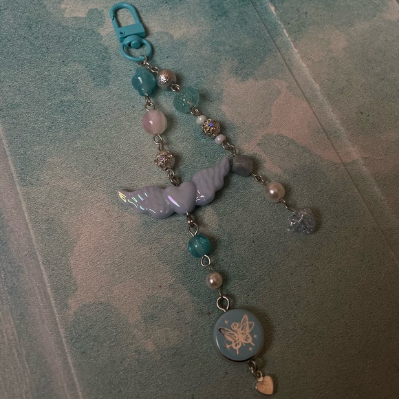 Blue butterfly and angel wing keychain - Picture 3 of 5